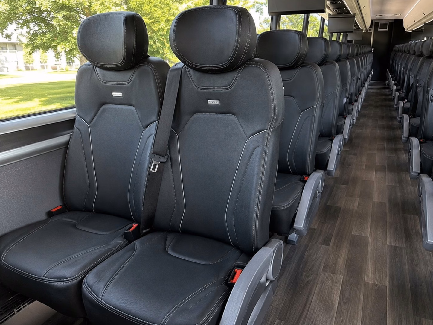 comparing des moines buses made simple