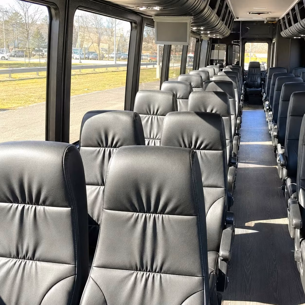 minibus rentals for concerts at hy vee hall and outdoor amphitheaters around des moines