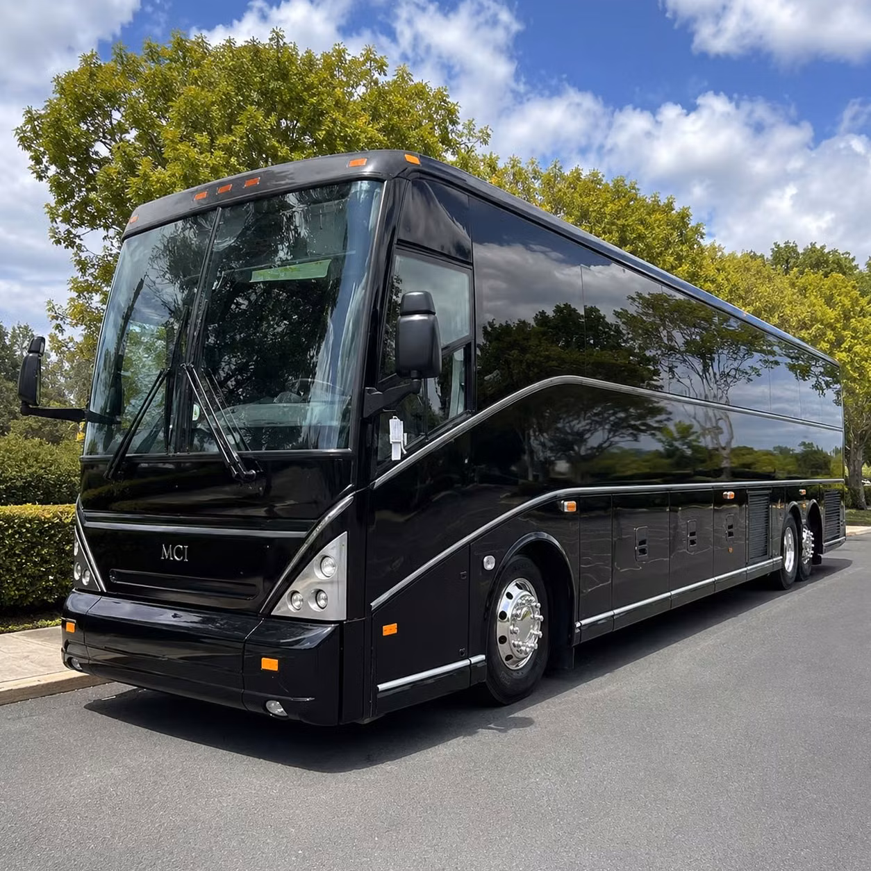 wedding shuttle bus rentals in des moines iowa