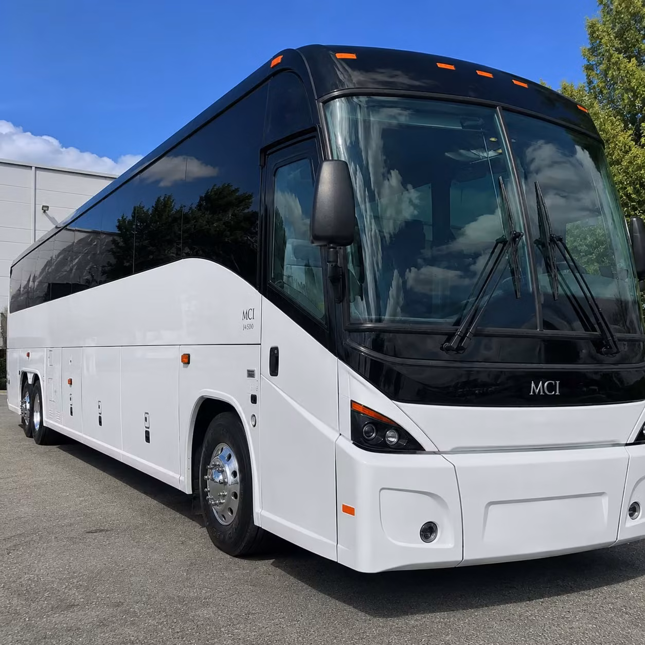 with coachbusdesmoines com you ll always find the right bus for your des moines employee shuttle program